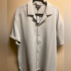 Mens Grey Oversized BooHoo Pleated shirt in XL.
